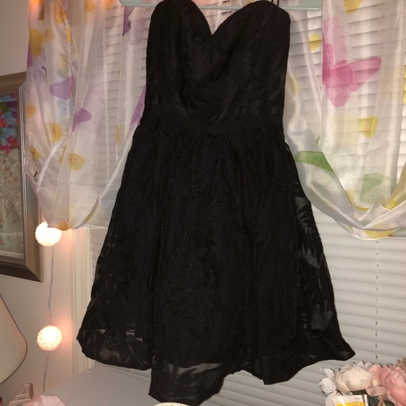 Guess Dresses & Skirts - Guess Los Angeles Strapless Black Flower Dress